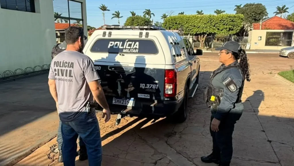 Criança pede ajuda à polícia após ver mãe ser agredida