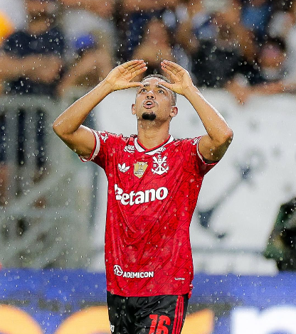 Flamengo vence Remo e assume liderança provisória do Brasileirão