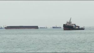 Irã ataca navios americanos em Ormuz e base dos EUA na Jordânia