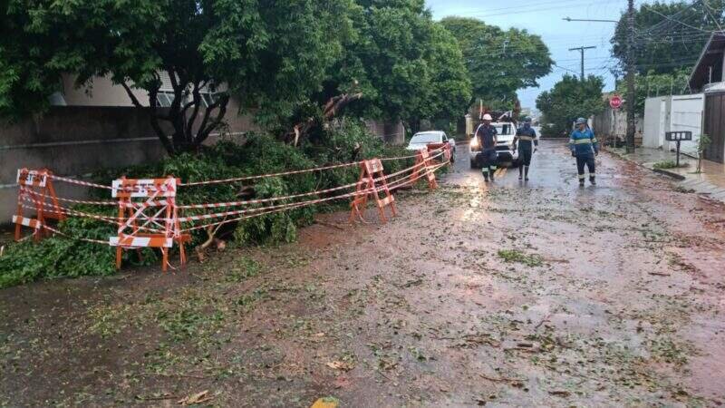 Temporal em Campo Grande gera 3.808 ordens para Águas Guariroba