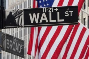 Wall Street fecha em queda com alta do petróleo e dos Treasuries